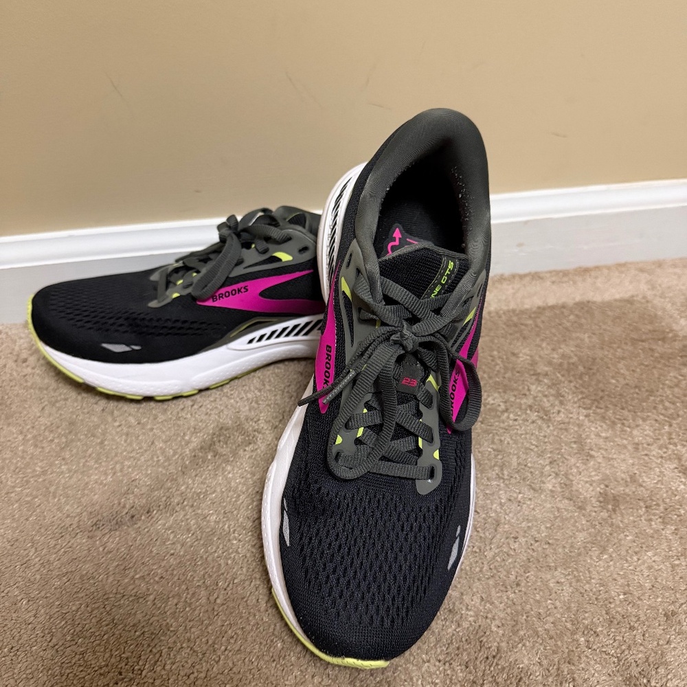 Brooks Adrenaline GTS 23 Running Shoes – Women’s Size 9B (Medium) – Black with P